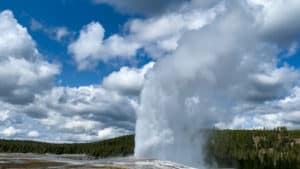 Yellowstone 3-Day Itinerary: What You Need To See When Visiting For The First Time
