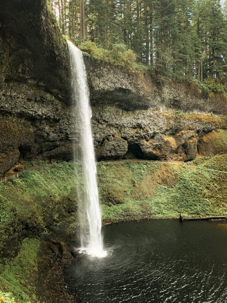 17 Best Waterfalls in Oregon You Can't Miss (Local's Guide)